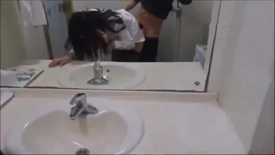 玩的就是刺激出来逛街带到卫生间里操不敢发出声音太刺激了